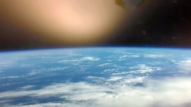 Lee más sobre el artículo Es engañoso el video de la misión Artemis II ingresando a la atmósfera de la tierra